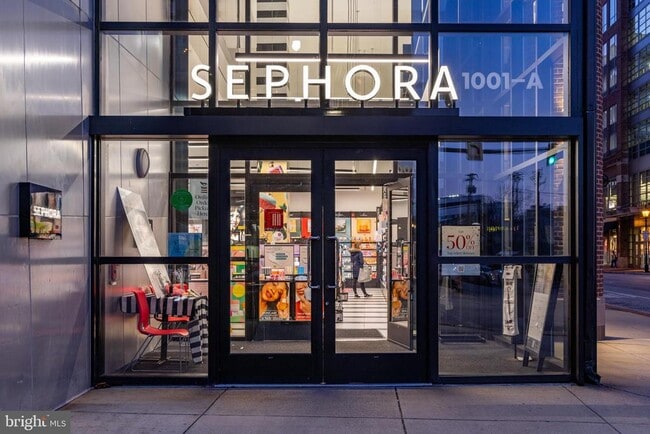 Building Photo - 675 S President St