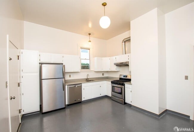 Building Photo - 923 Treat Ave