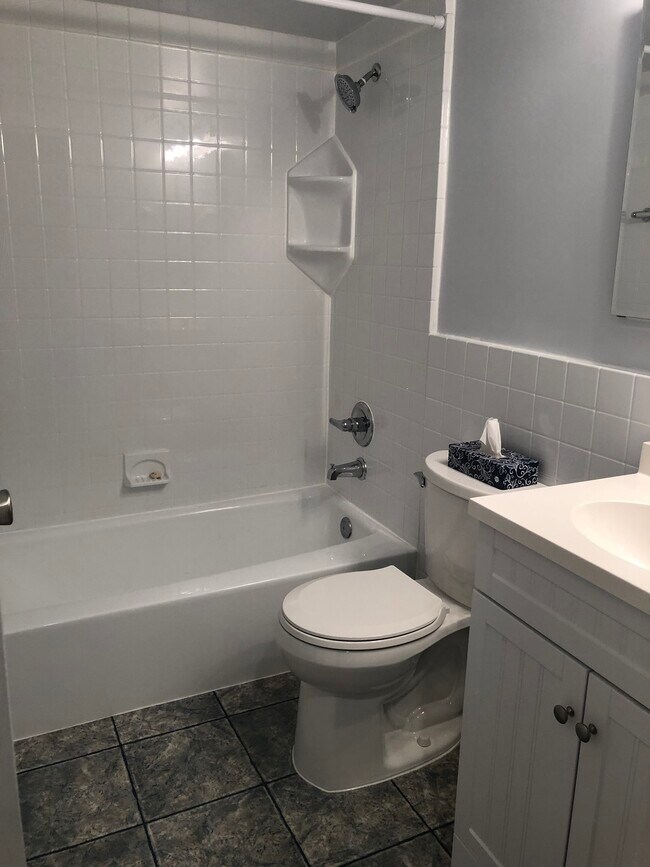 Primary Photo - 575 Thayer Ave