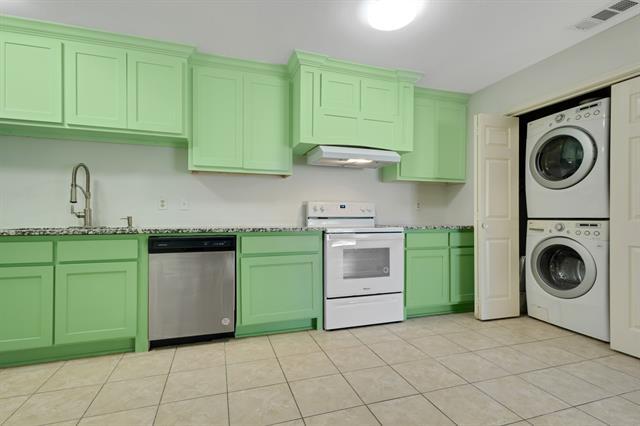 Building Photo - 2821 N Bell Ave