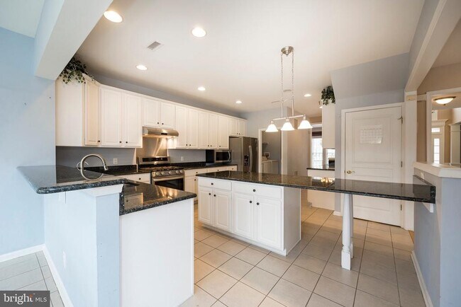 Building Photo - 311 Elmhurst Dr