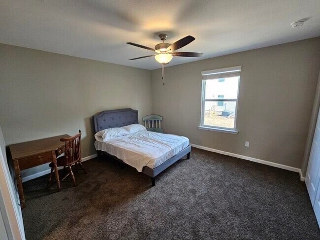 Building Photo - 2245 Del Carmel Way