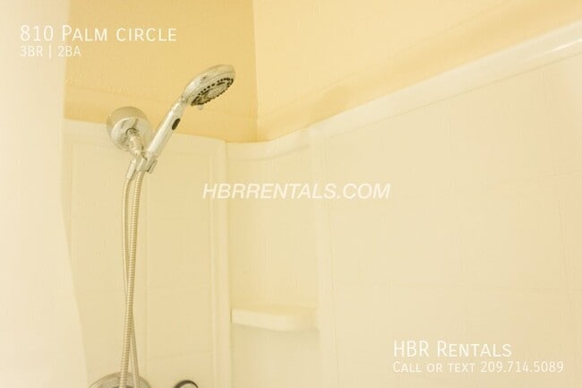 Building Photo - 810 Palm Cir