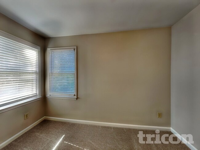 Building Photo - 194 Bomar Ln