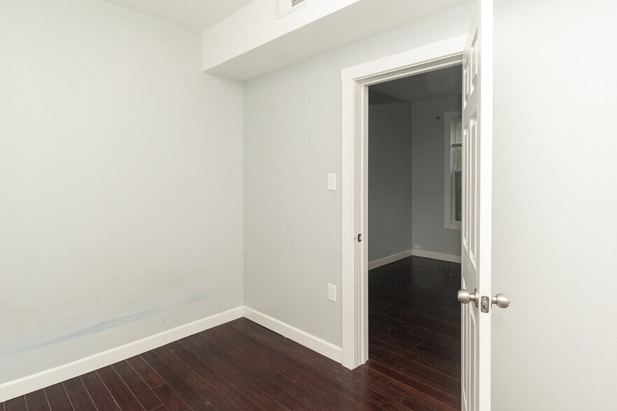 Building Photo - 2968 N Ridgeway Ave