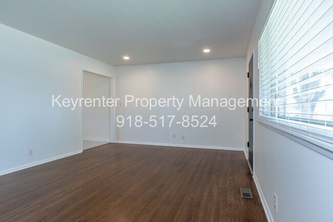 Building Photo - 3 Bed 1.5 Bath in Great Midtown Location!