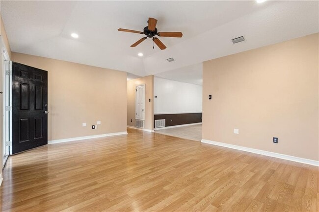 Building Photo - 8382 Oak Pointe Ct