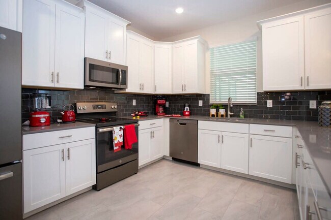 Building Photo - 2713 Bookmark Dr