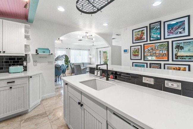 Building Photo - 1911 Parker Ave