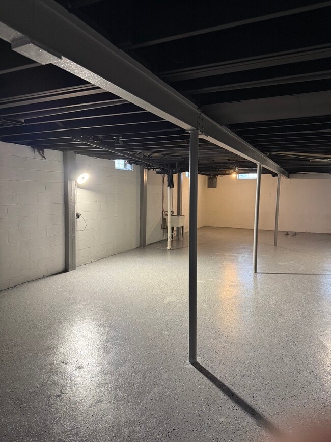 Building Photo - 6727 Parkland