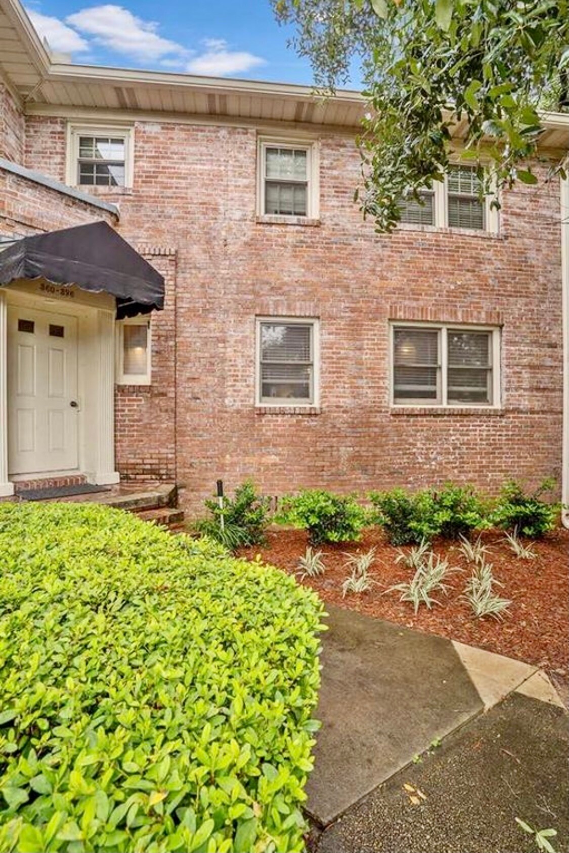 Building Photo - 360 S Franklin Blvd