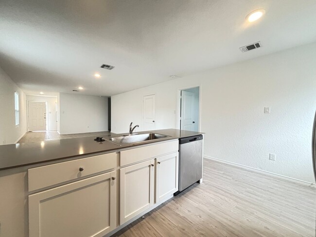 Building Photo - Beautiful Single Family Home in Steelwood ...