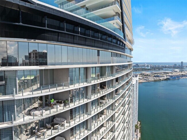 Building Photo - 300 Biscayne Blvd Way