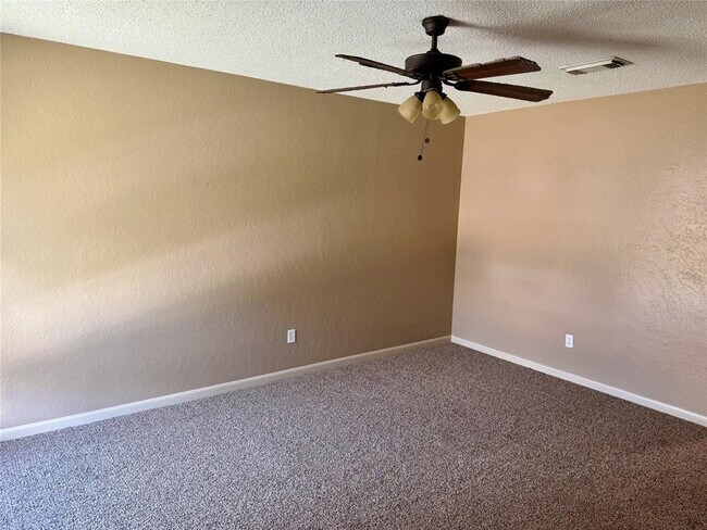 Building Photo - 1539 Airline Dr