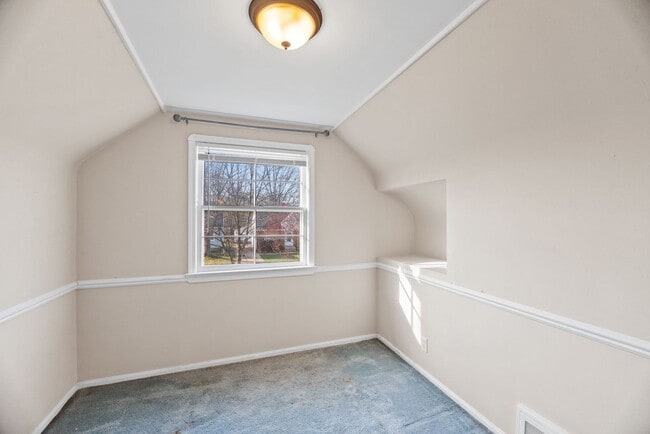 Building Photo - 65 Leyton Rd