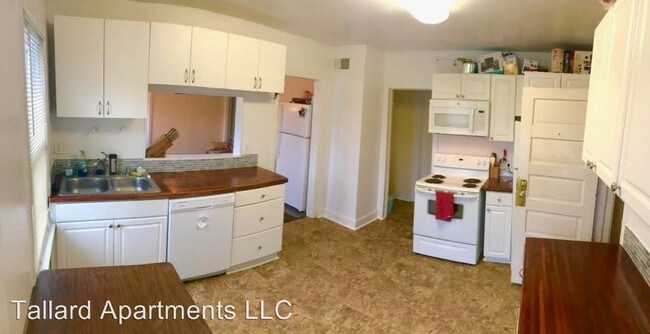 Building Photo - 8 br, 2 bath Apartment - 1129/31 Bowen Ct.