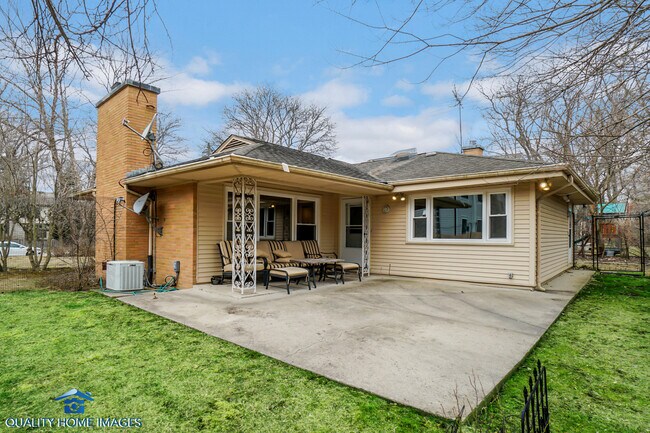 Building Photo - 335 Brookside Ln