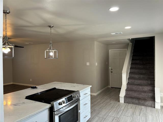 Building Photo - 4200 Oak Country Dr