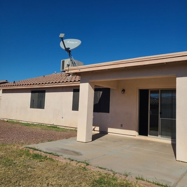 Building Photo - Desirable Corner lot with 2 car garage!