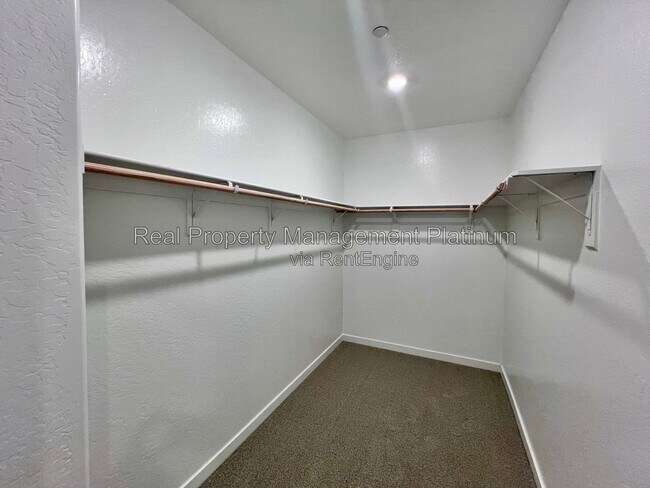 Building Photo - 883 Fruitwood Ave