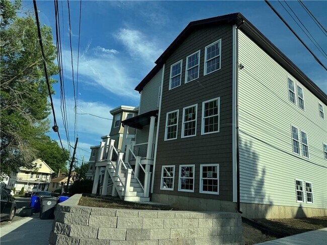 Building Photo - 24 Hymer St