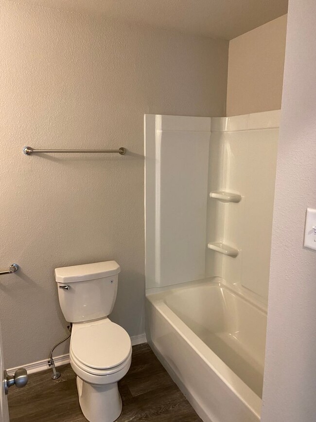 Building Photo - *Pre-leasing* Three Bedroom | Two Bath Hom...