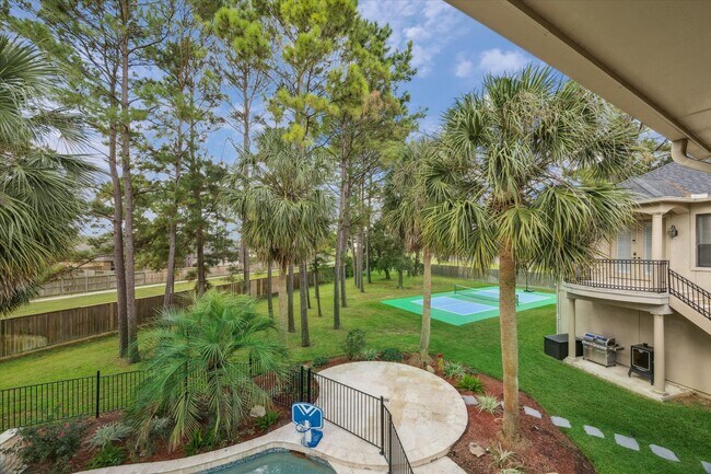 Building Photo - 600 Royal Oaks Dr