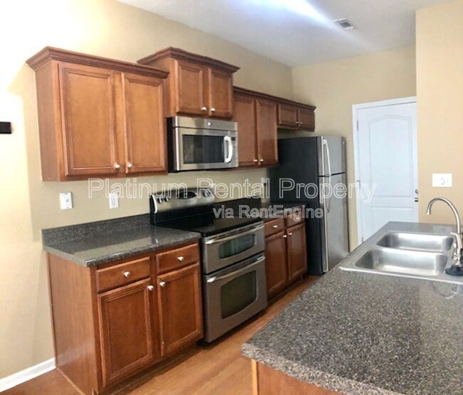 Building Photo - 6583 Silk Tree Pointe