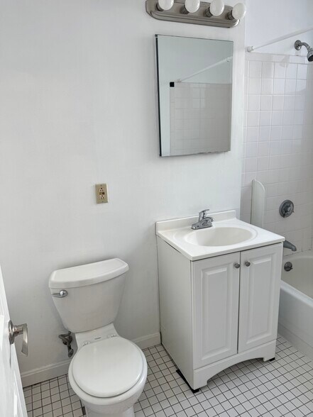 Building Photo - 111 Norway St