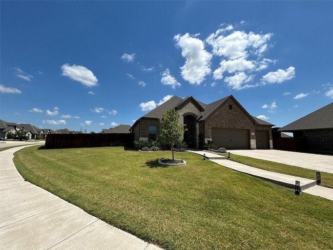 Building Photo - 541 Firethorn Dr