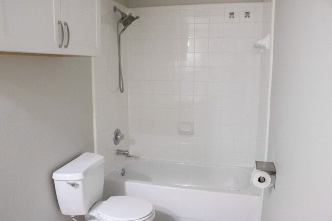 Building Photo - 29607 Legends Green Dr