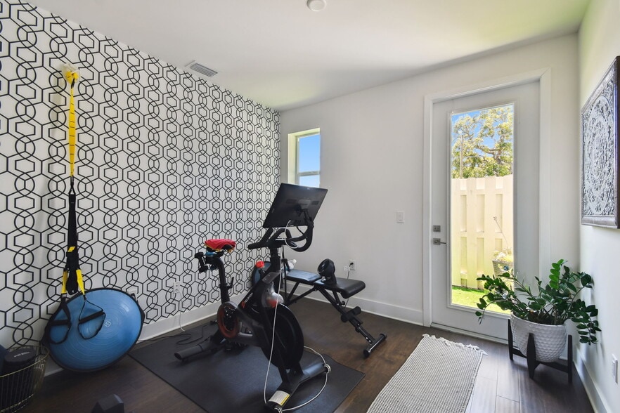 Building Photo - 3100 W Paul Ave