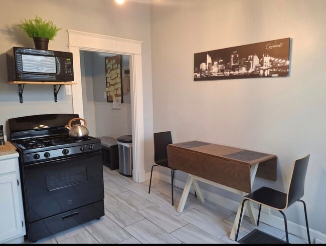 Building Photo - Fully Furnished 1 bedroom in Ludlow – All Utilities Included