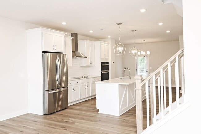 Building Photo - Dog-Friendly Townhouse Just South of Downt...