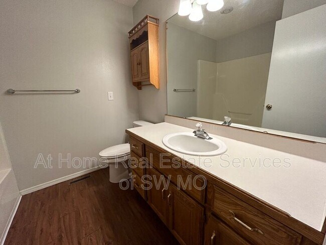 Building Photo - 4146 S Parkcrest Ave