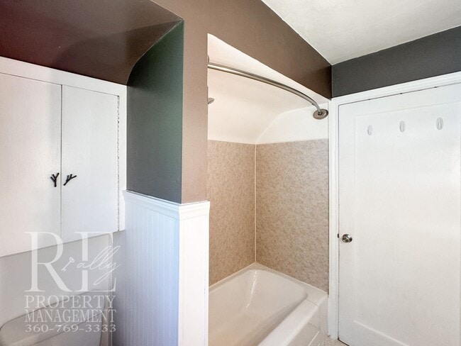 Building Photo - Timeless Charm Meets Comfort – 2-Bedroom Brick Home with Fireplace & Fenced Yard