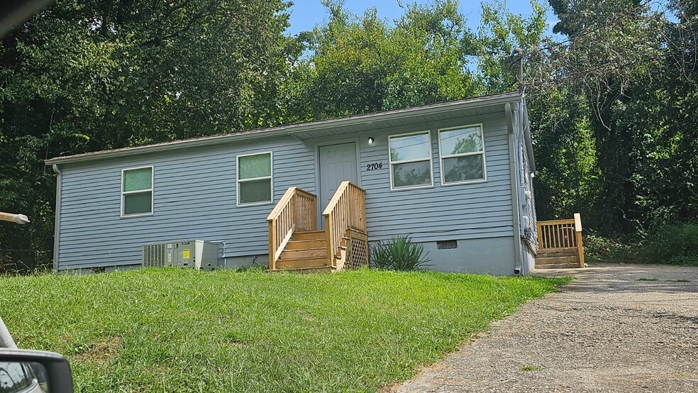 Primary Photo - 2704 Sunset Ave