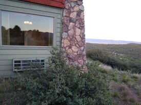 Building Photo - 1003 N Opal Dr