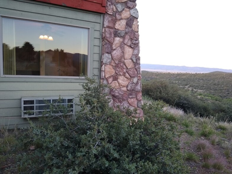 Primary Photo - 1003 N Opal Dr