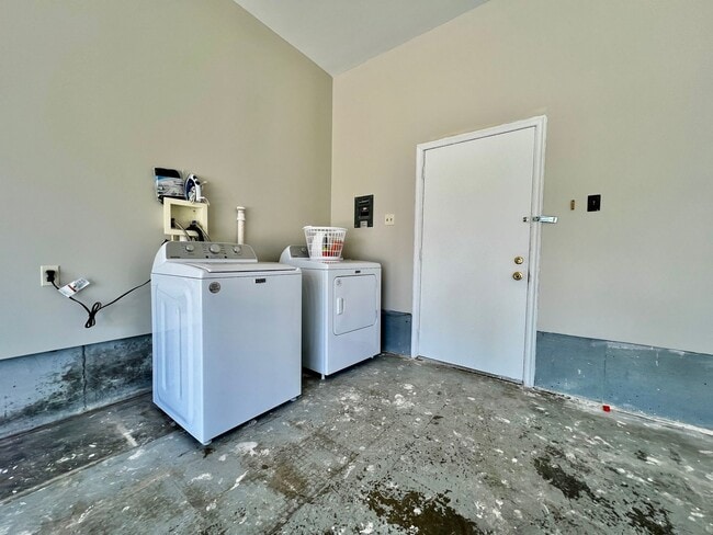 Building Photo - 2501 Elmo Pl