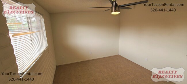 Building Photo - Country Club & Fort Lowell area - 2 Beds 1...