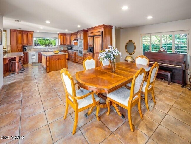 Building Photo - 7156 Oakmont Dr