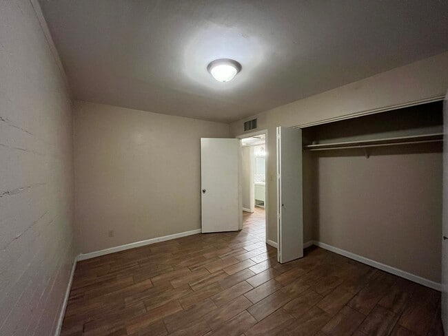Building Photo - 2 Bedroom Nearby ASU!!