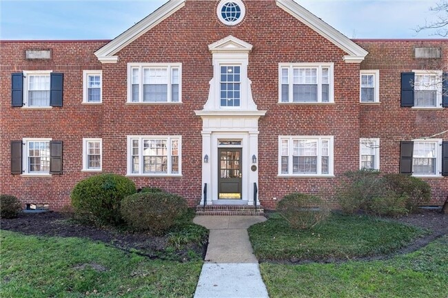 Building Photo - 27 W Lock Ln