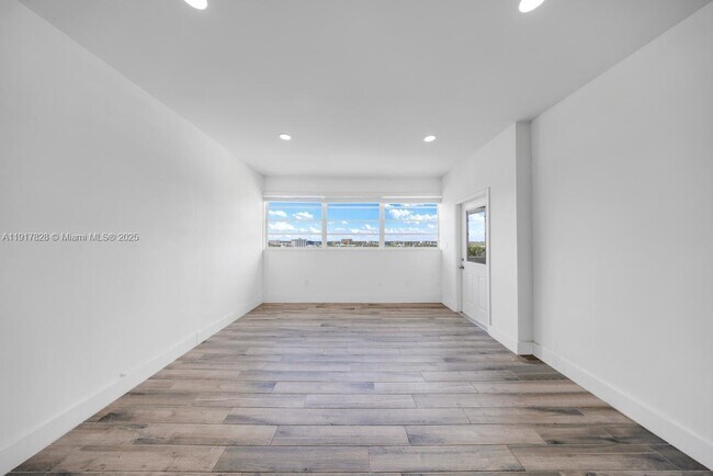 Building Photo - 13155 Ixora Ct