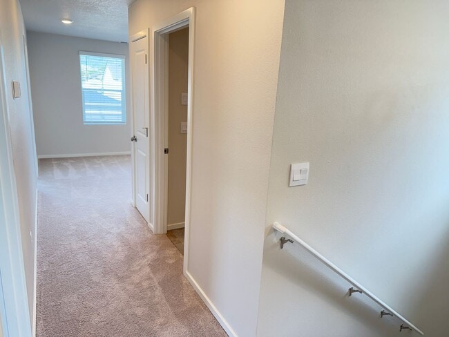 Building Photo - Newer 3 bedroom 2.5 bathroom house!