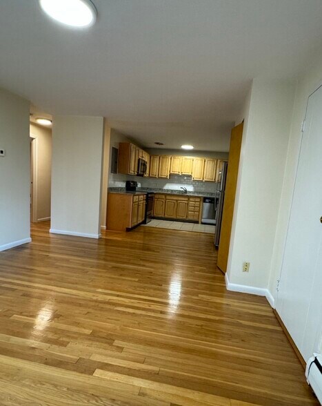 Building Photo - 73 Parkman St