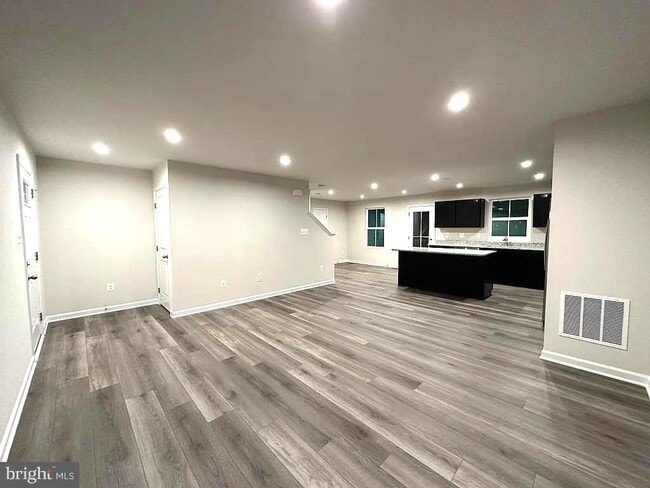 Building Photo - 420 Circle Dr