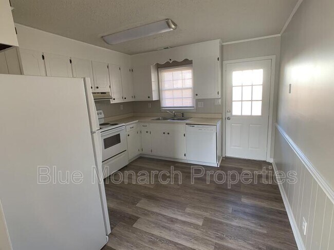 Building Photo - 221 Welch Ave