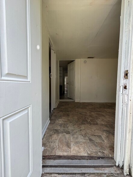 Building Photo - 8410 N Elmer St